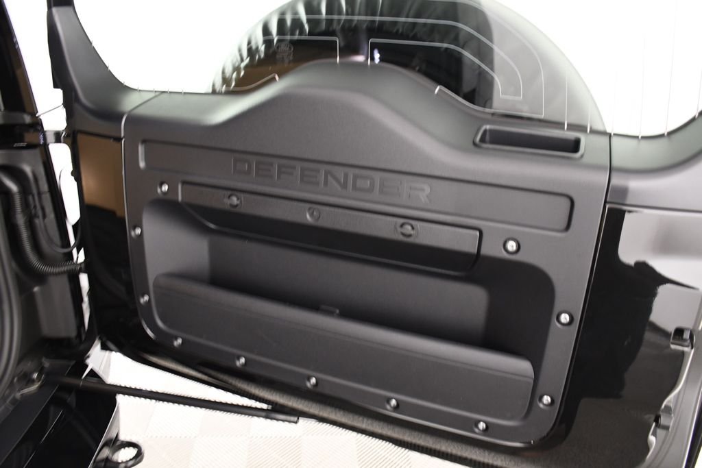 New 2026 Santorini Blk Land Rover S image 24