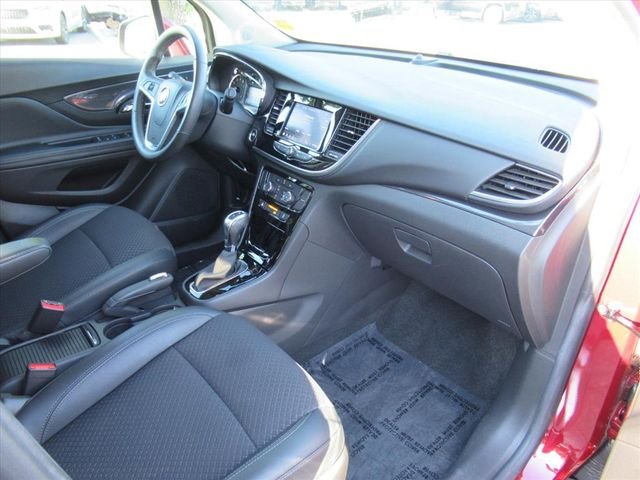 Used 2022  Buick Preferred image 10