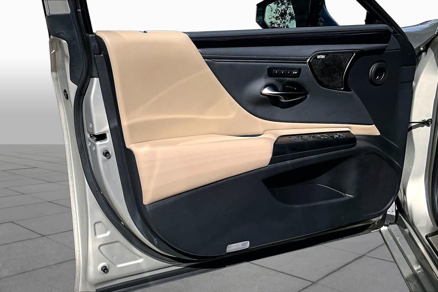 Used 2021 Moonbeam Beige Metallic Lexus Ultra Luxury image 26