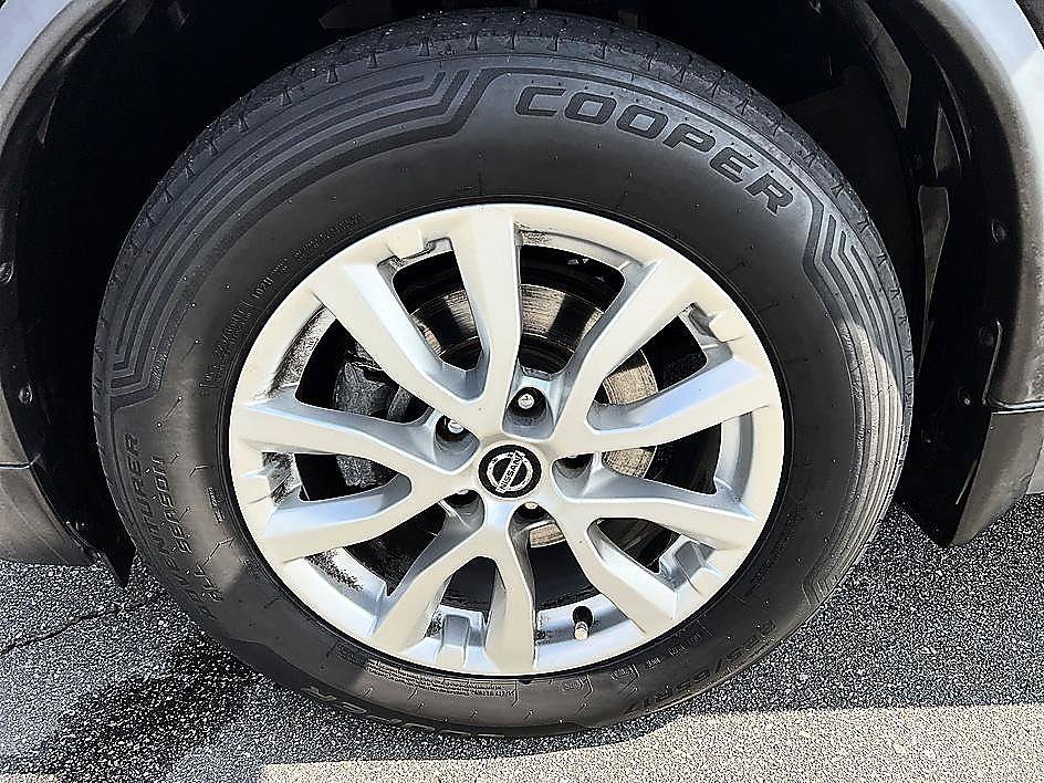 Used 2019 Magnetic Black Pearl Nissan S image 9