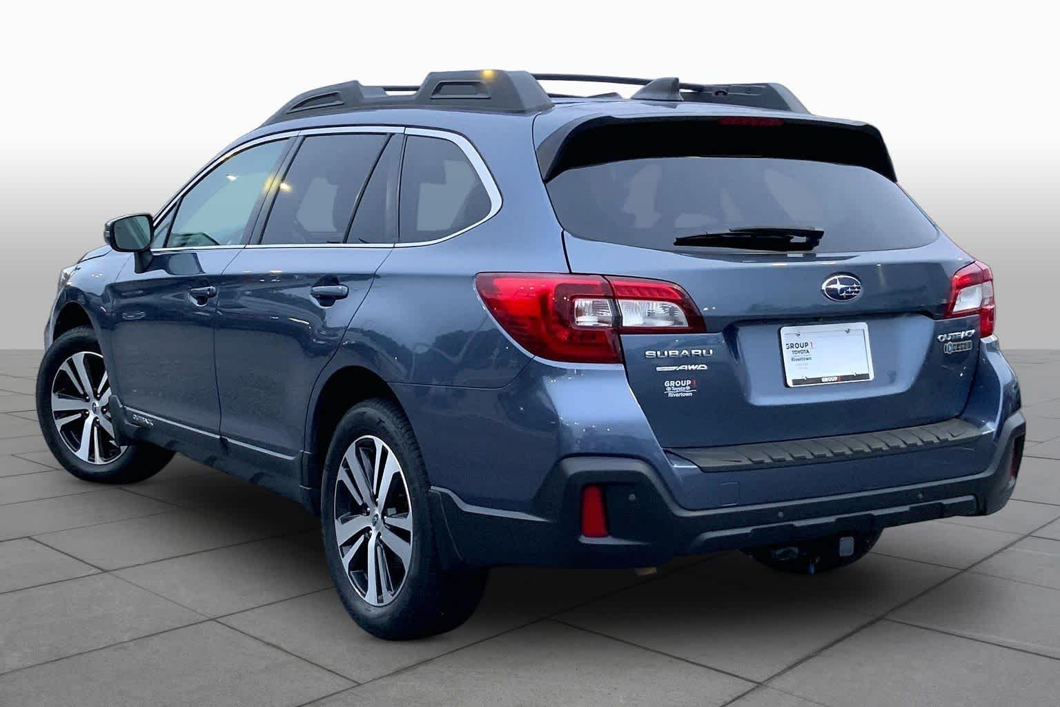 Used 2018 Twilight Blue Metallic Subaru Limited image 11