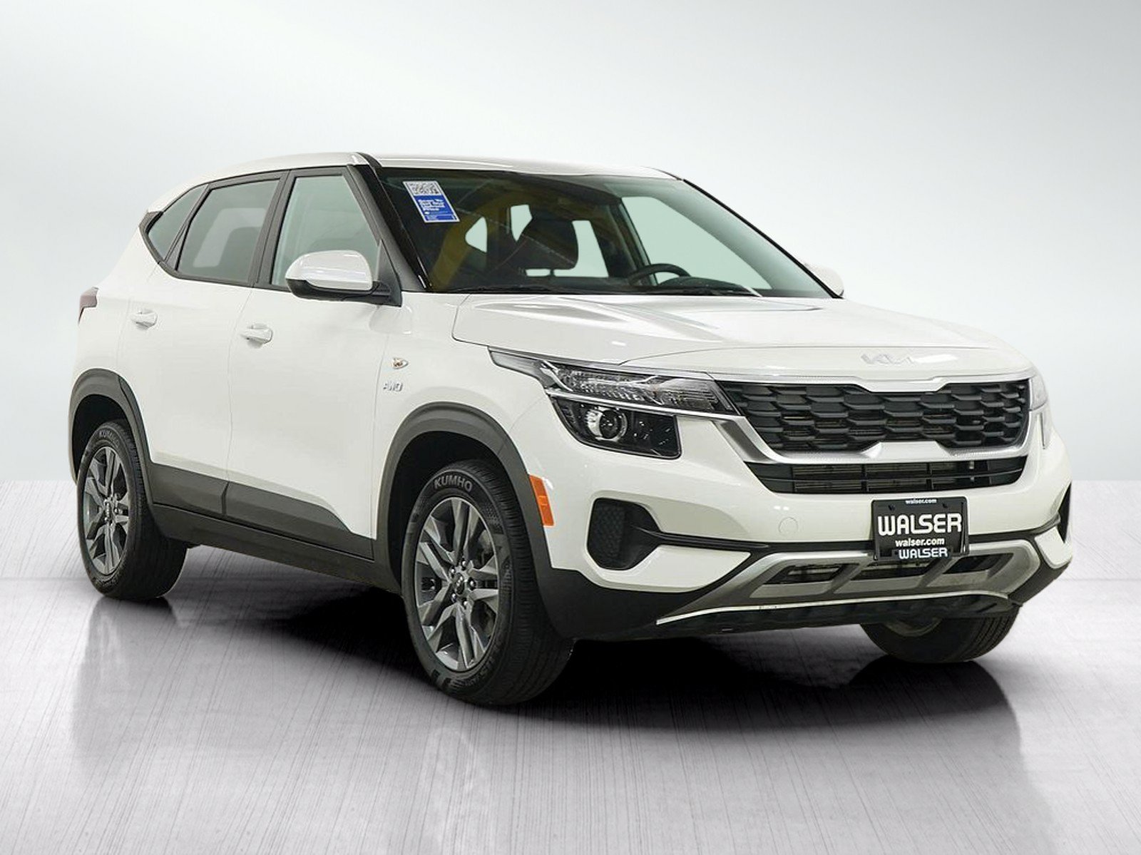 Used 2023 Snow White Pearl Kia Lx image 7