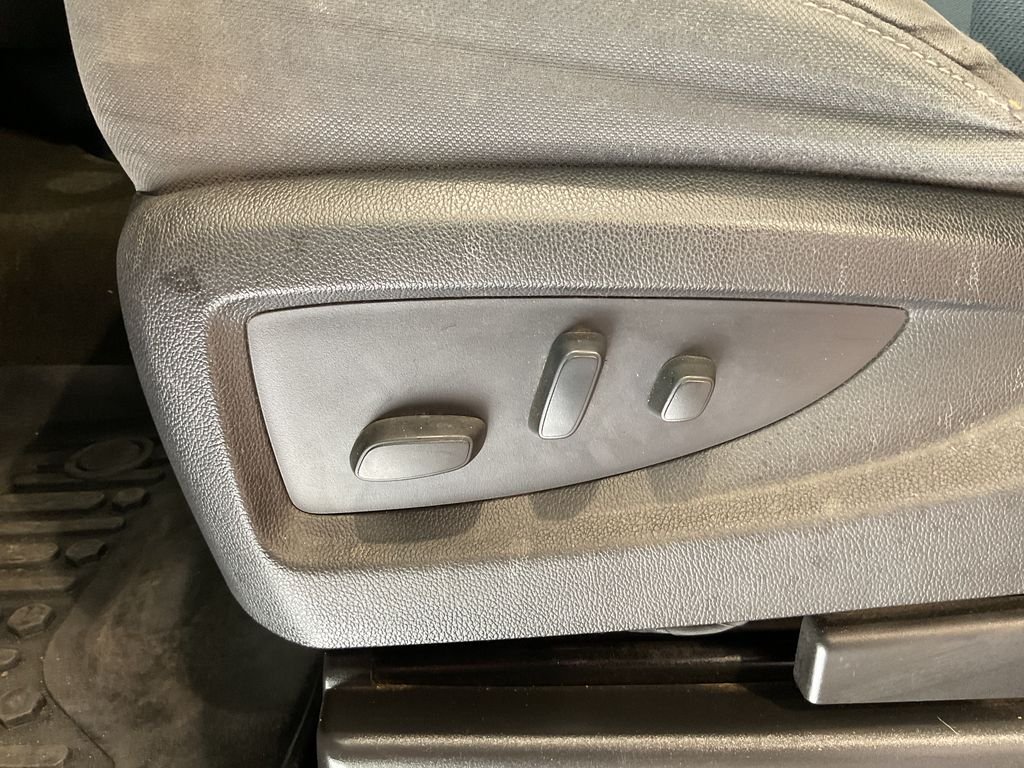 Used 2017 Blue GMC SLE image 15