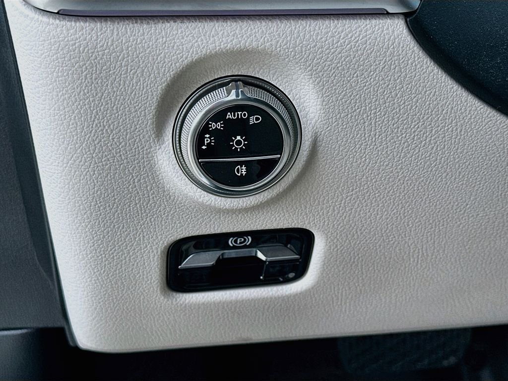 Certified Used 2026 White Mercedes-Benz C 300 image 10