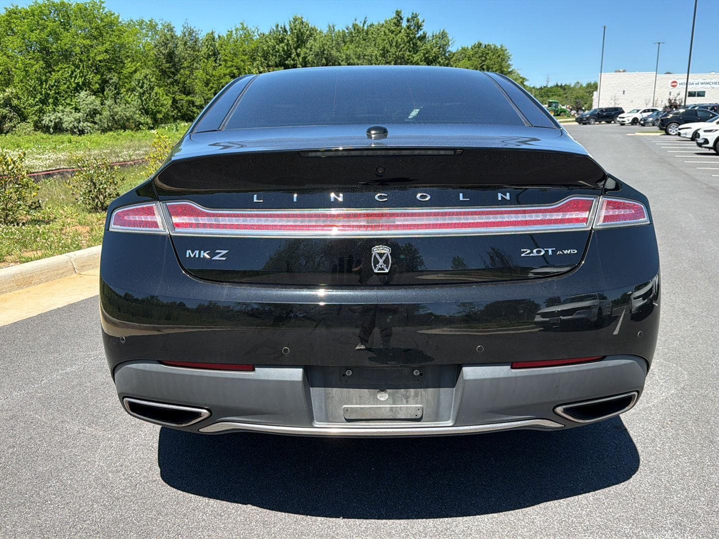 Used 2018 Black Velvet Lincoln Reserve image 2