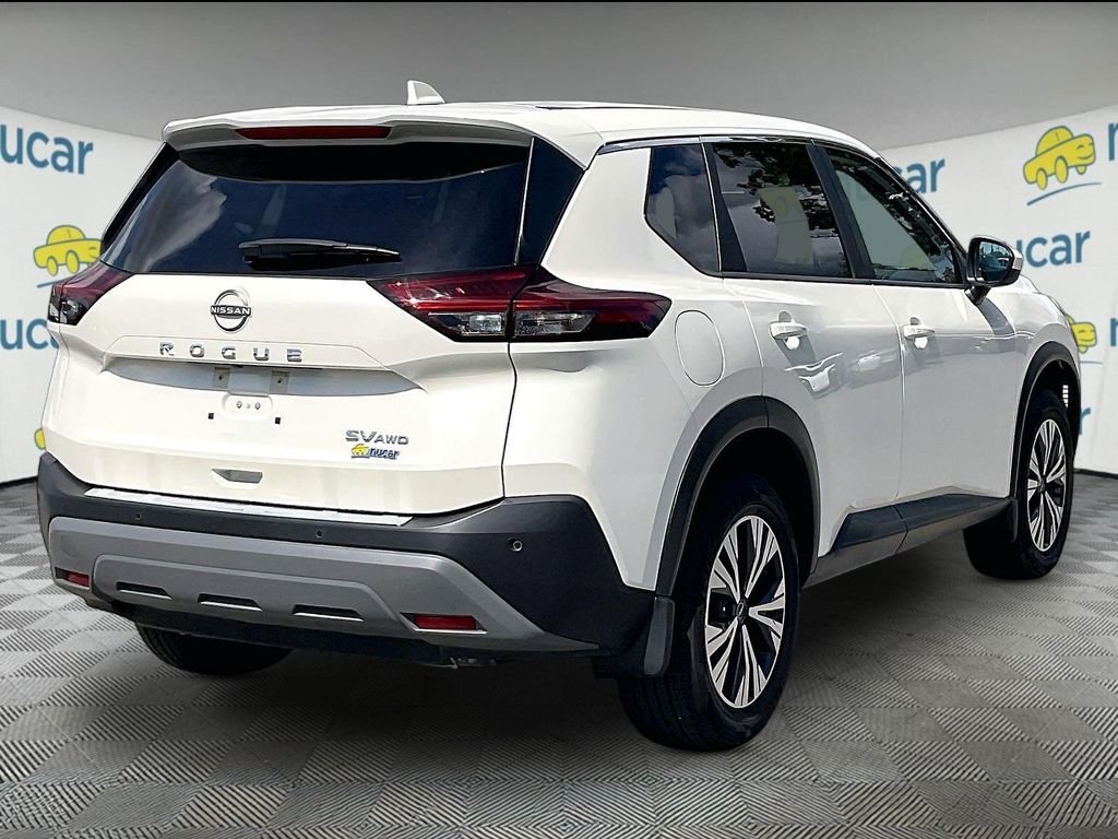 Used 2023 Pearl White Tricoat/Super Black Nissan SV image 6