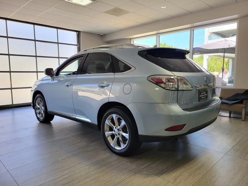 Used 2010 Blue LEXUS FWD 4DR image 3