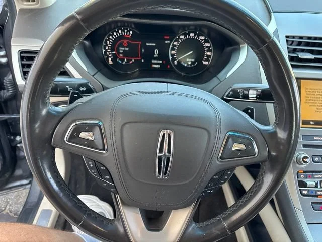 Used 2018 Magnetic Gray Metallic Lincoln Premiere image 20