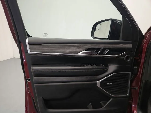 2024 Jeep Wagoneer L Series II - Photo 32