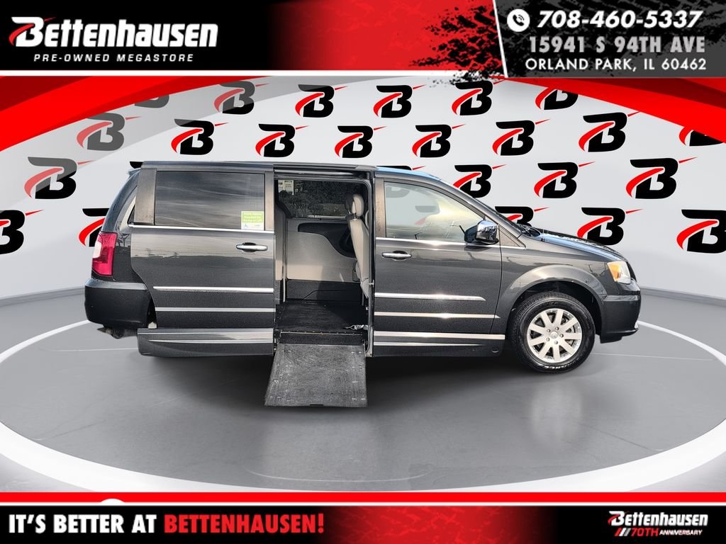 2012 Chrysler Town & Country Touring-L's photo