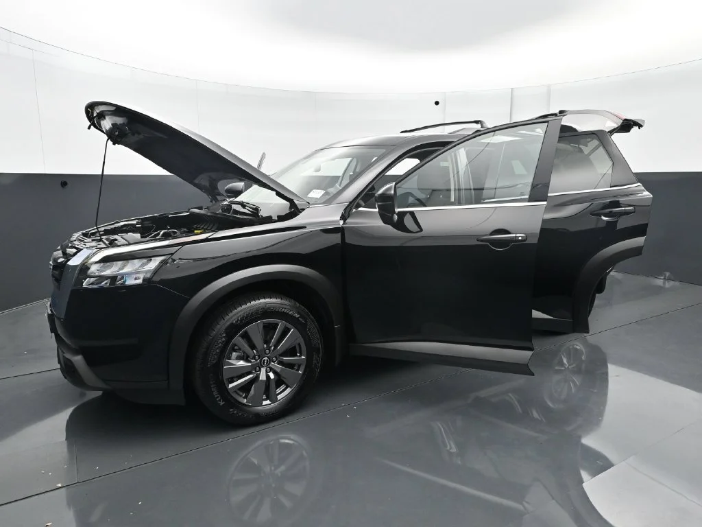 Used 2025 Super Black Nissan SV image 33