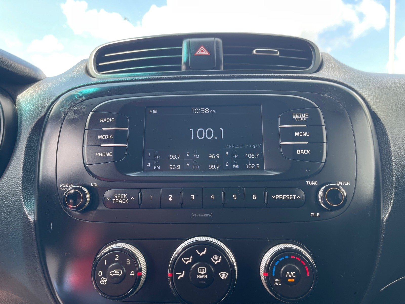 Used 2018 Black Kia Base image 5