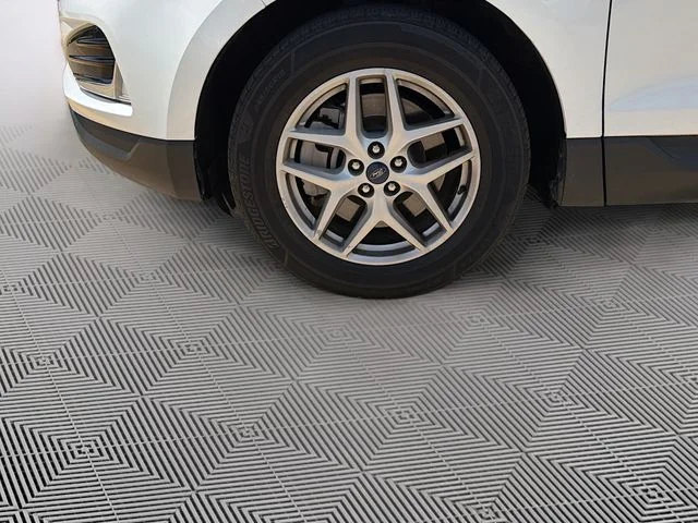 Used 2022 Oxford White Ford SEL image 10