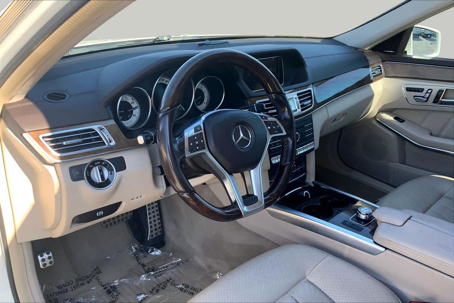 Used 2016 designo Diamond White Metallic Mercedes-Benz E 400 image 16