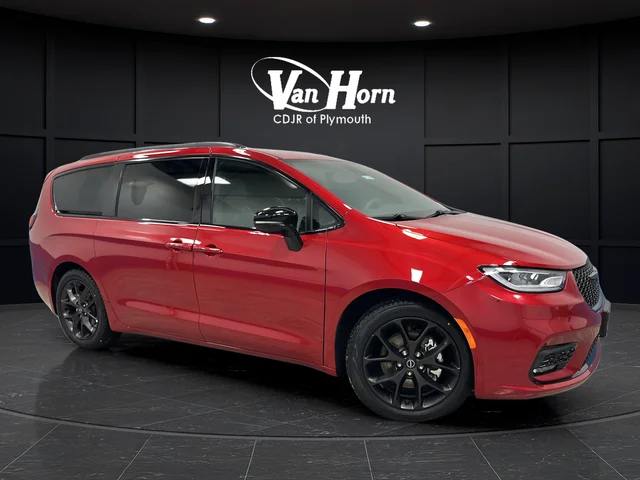 2025 Chrysler Pacifica Limited's photo