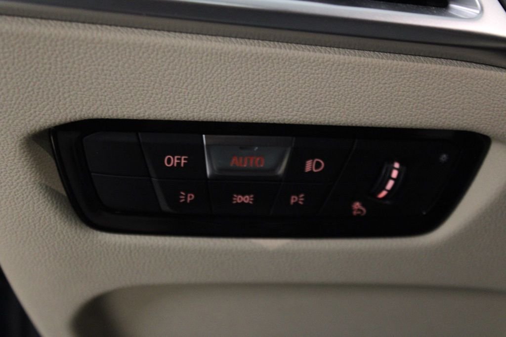 Used 2025 Blue BMW 330i image 20