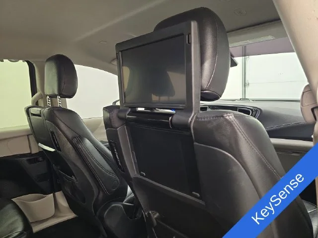 Used 2022 Ceramic Gray Clearcoat Chrysler Touring L image 14