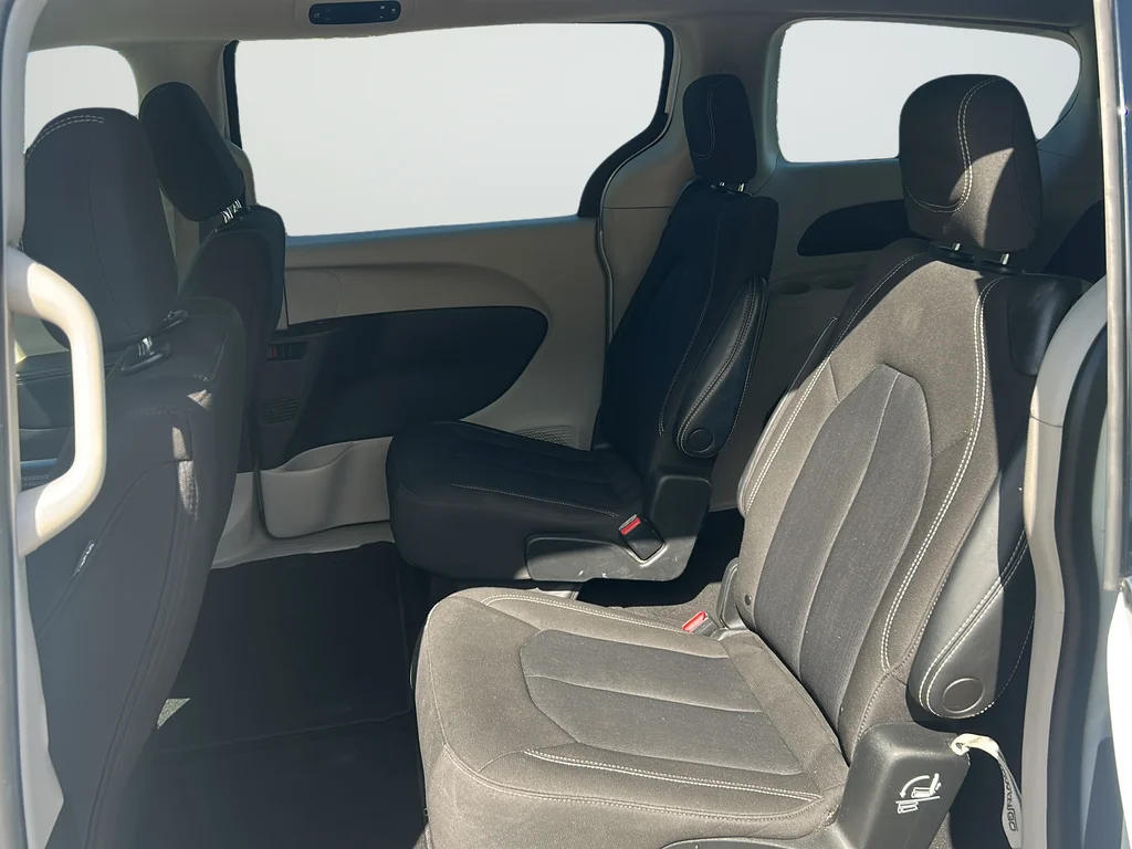Used 2023 White Chrysler LX image 11