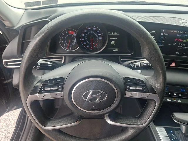 Used 2022 Black Hyundai SEL image 18