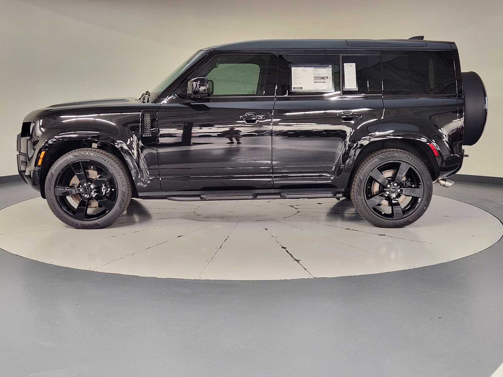 2026 Land Rover Defender V8 - Photo 5