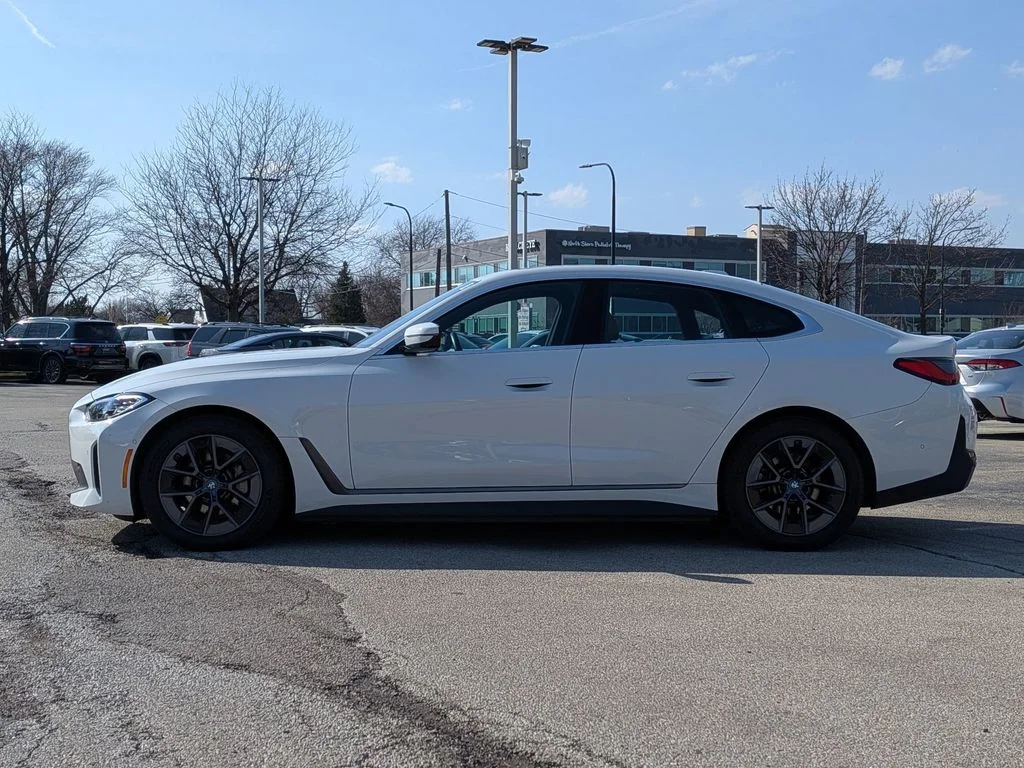 Used 2024 White BMW xDrive40 image 4