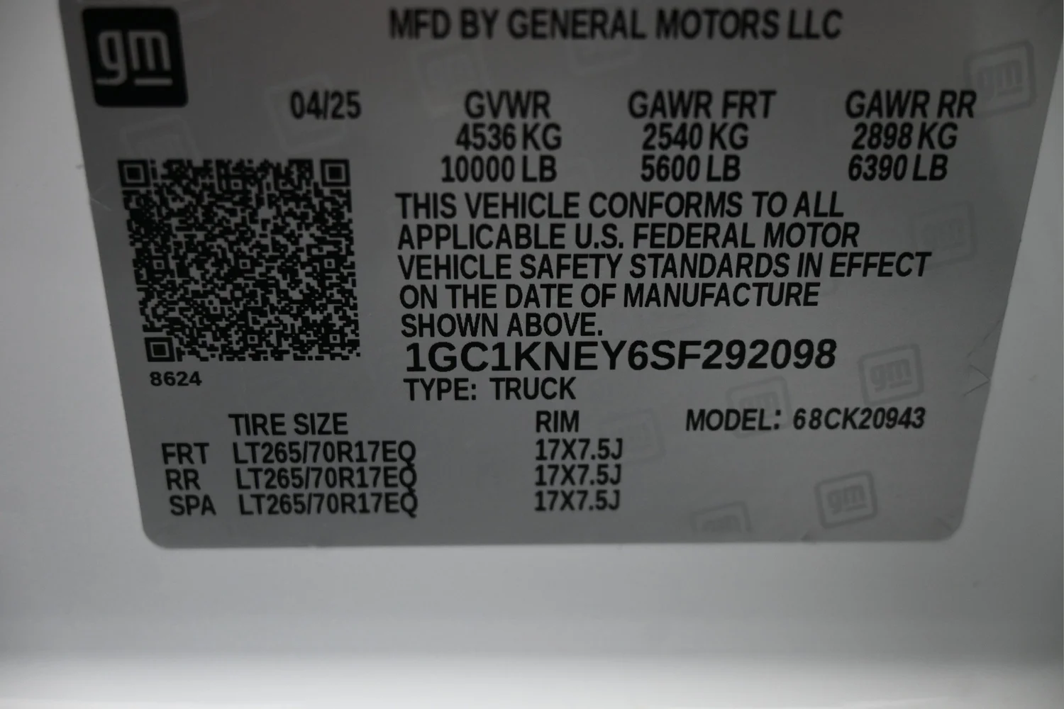 Used 2025 White Chevrolet LT image 25