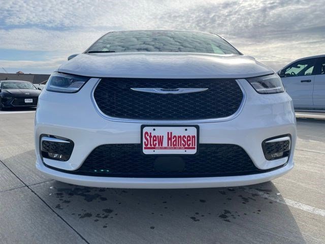 New 2026 Bright White Clearcoat Chrysler Pinnacle image 8