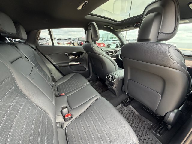 Used 2025  Mercedes-Benz GLC 300 Coupe image 17