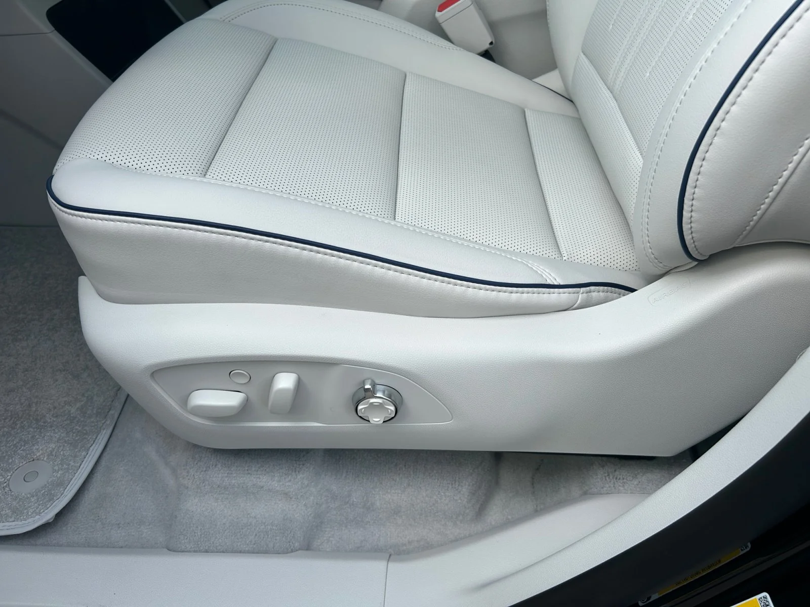 New 2026 Ebony Twilight Metallic Buick Avenir AWD image 15