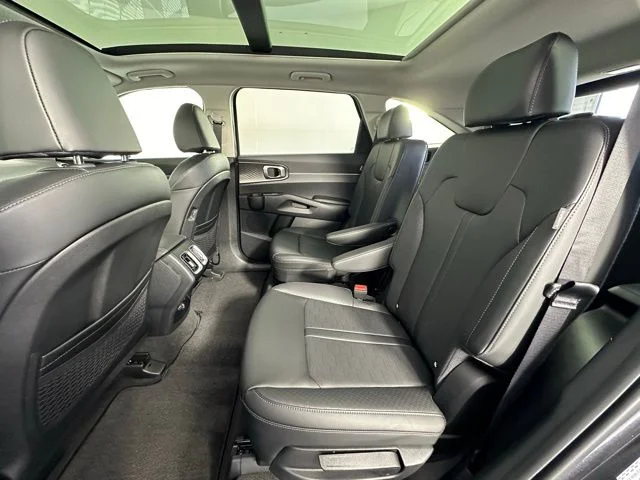 2025 Kia Sorento EX - Photo 18