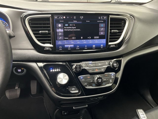 2025 Chrysler Pacifica Select - Photo 16
