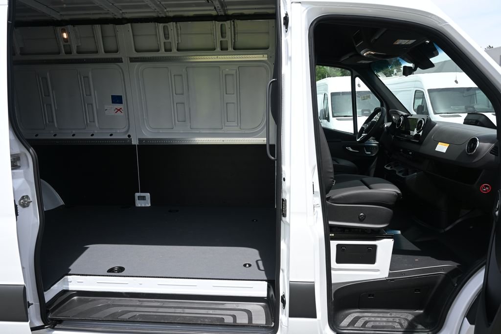 New 2026 Arctic White Mercedes-Benz Cargo 170 WB image 20