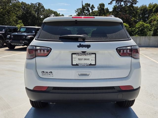 New 2026 Bright White Clear-Coat Exterior Paint Jeep Latitude image 7