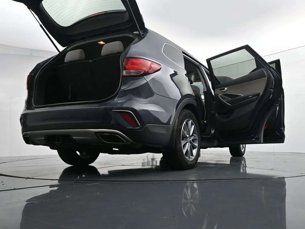 Used 2019 Blue Hyundai SE image 40