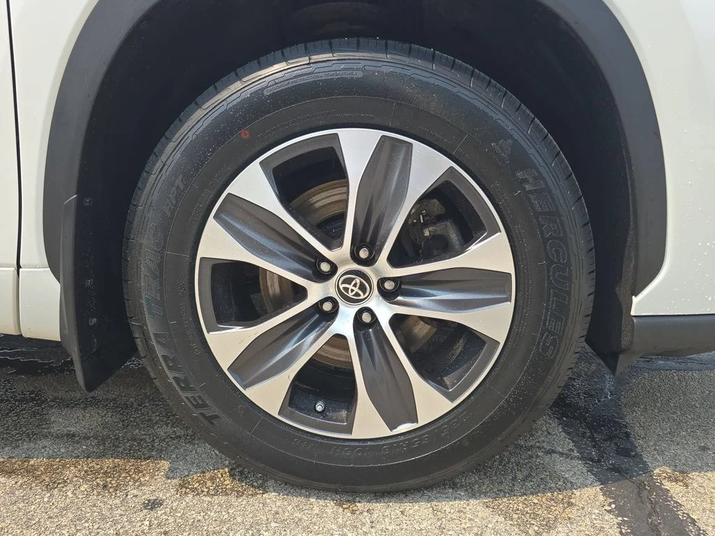 Used 2021  Toyota XLE image 41