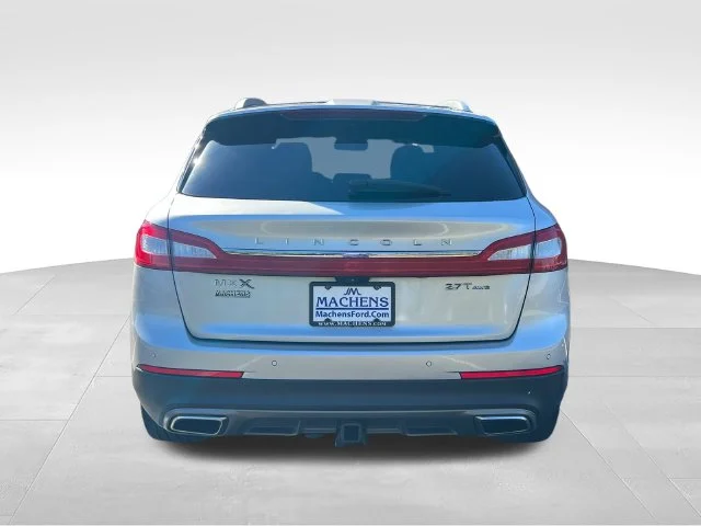 Used 2017 Silver Lincoln Reserve image 4