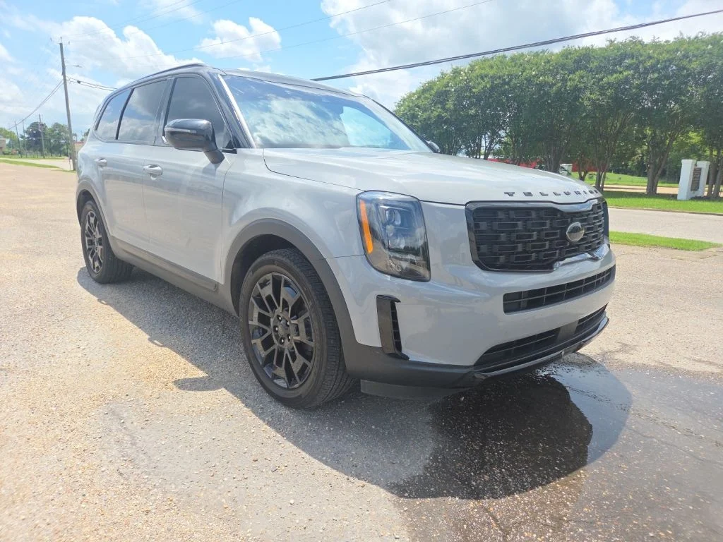 Used 2021 Gray Kia EX image 1