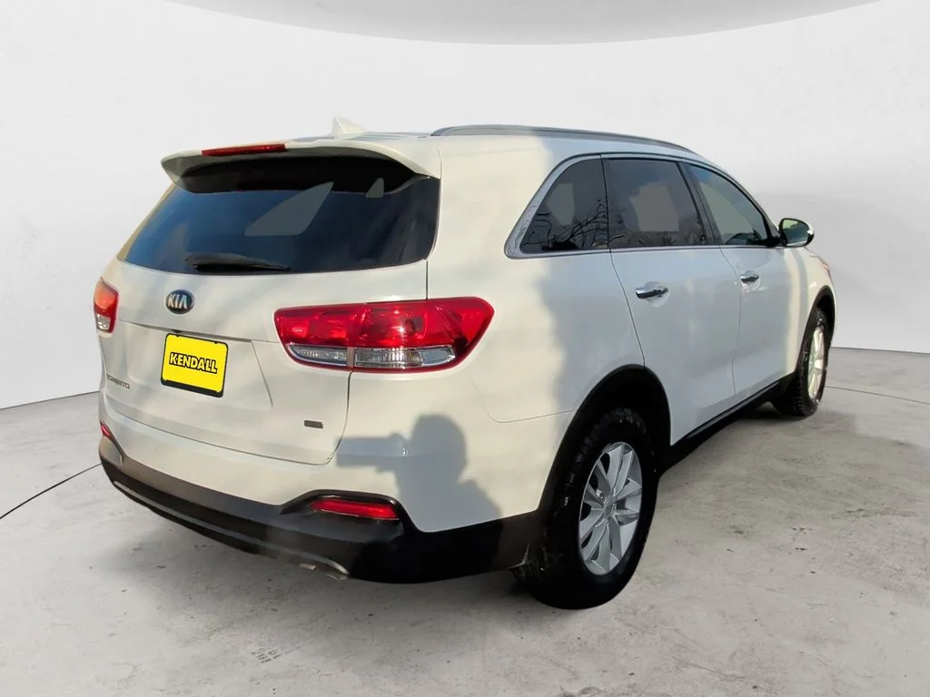 Used 2018 White Kia LX image 5
