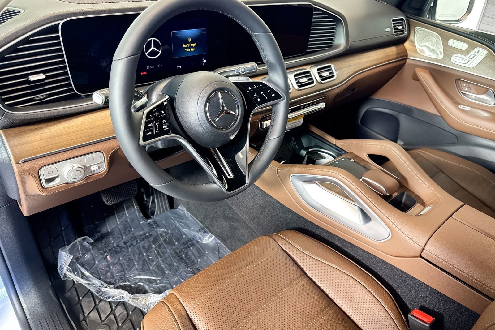 New 2026 MANUFAKTUR Moonlight White Metallic Mercedes-Benz GLE 450 image 9
