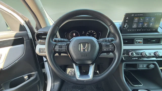 Used 2025  Honda EX-L image 12