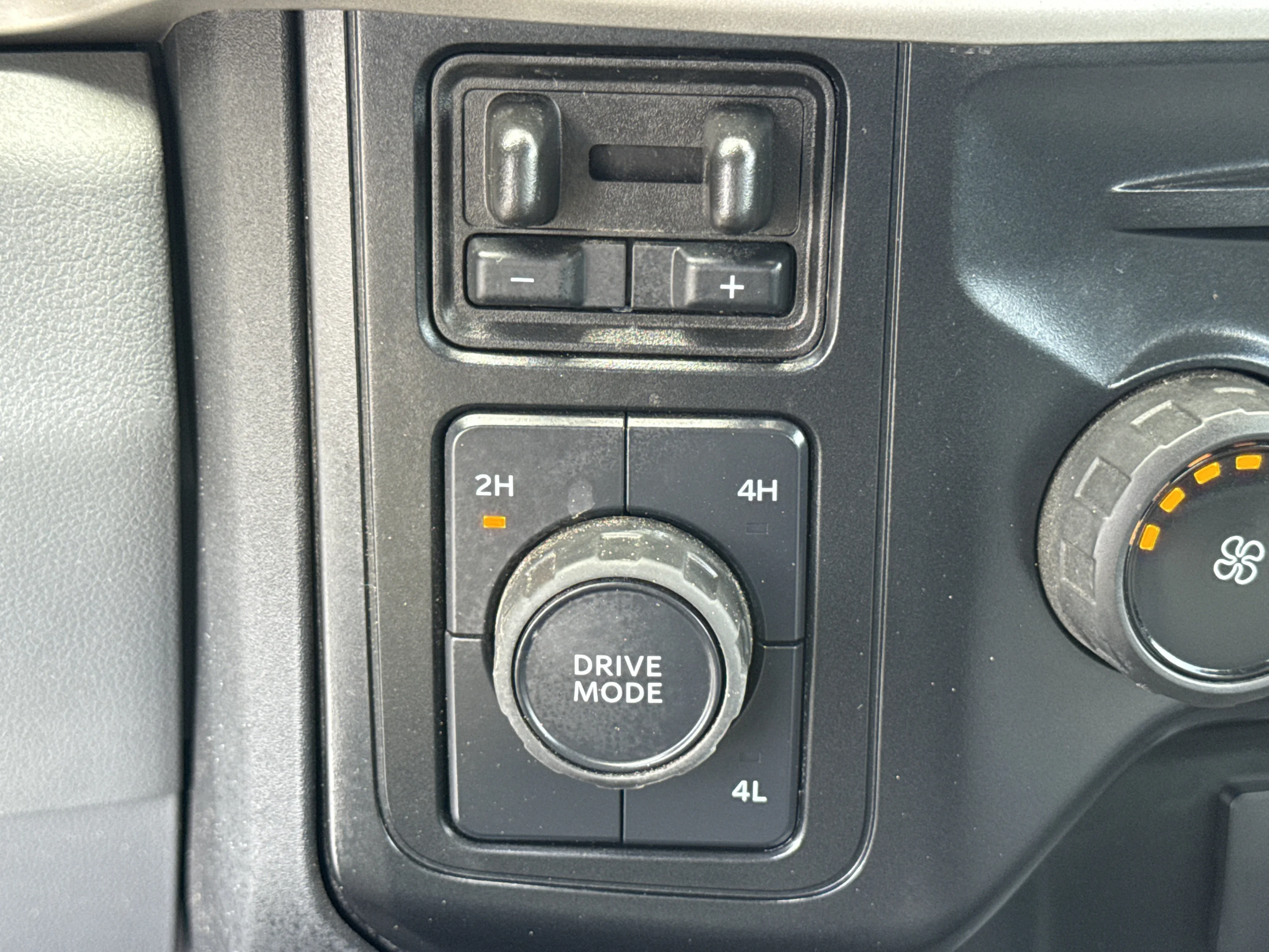 Used 2025 Oxford White Ford XL image 33