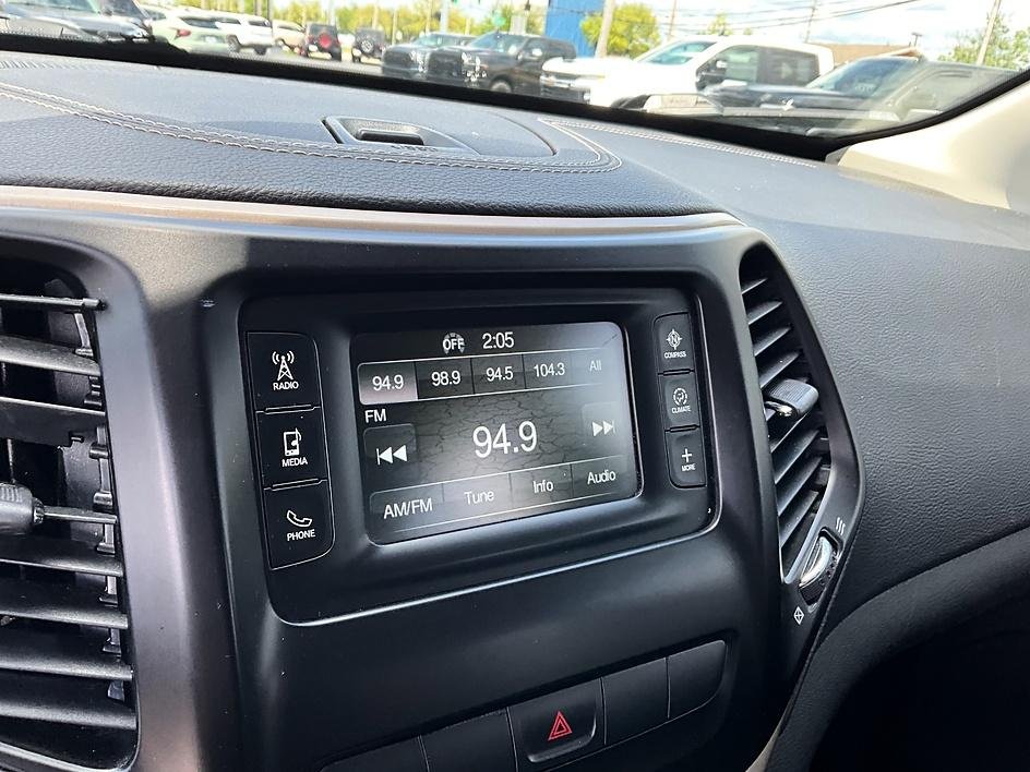 Used 2014 Black Jeep Latitude image 19