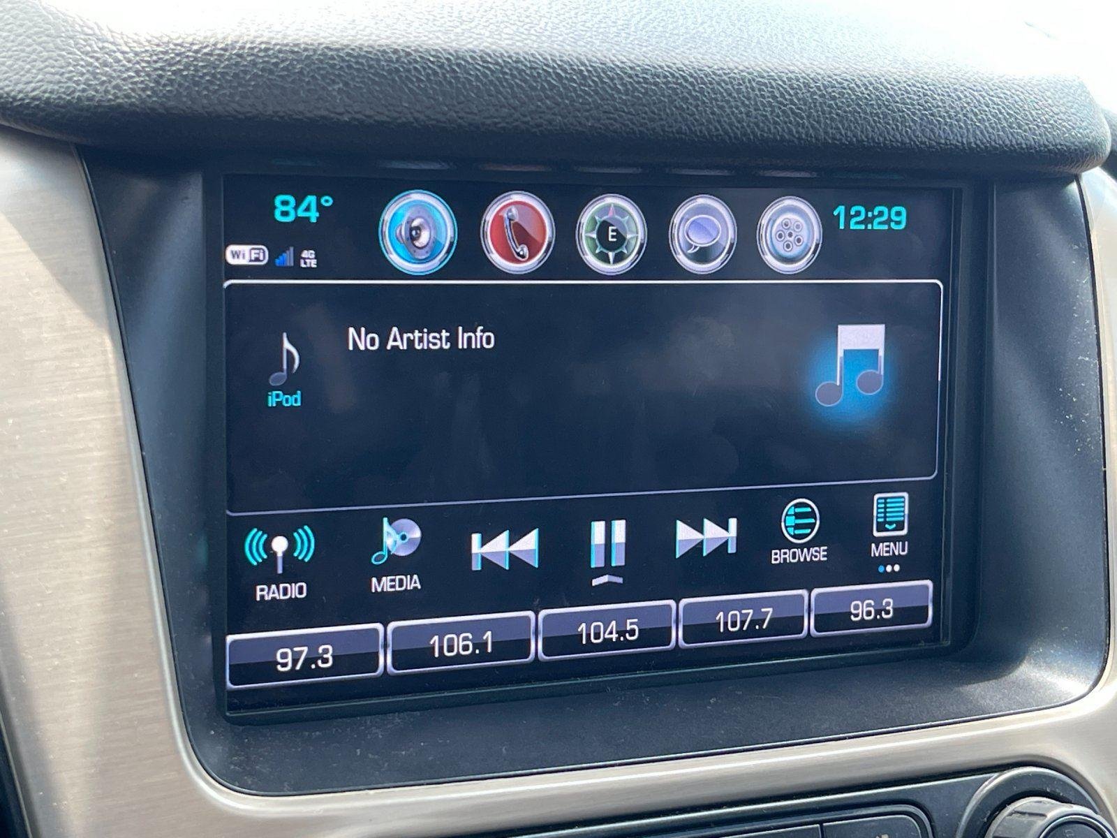 Used 2017 White Frost Tricoat GMC Denali image 24