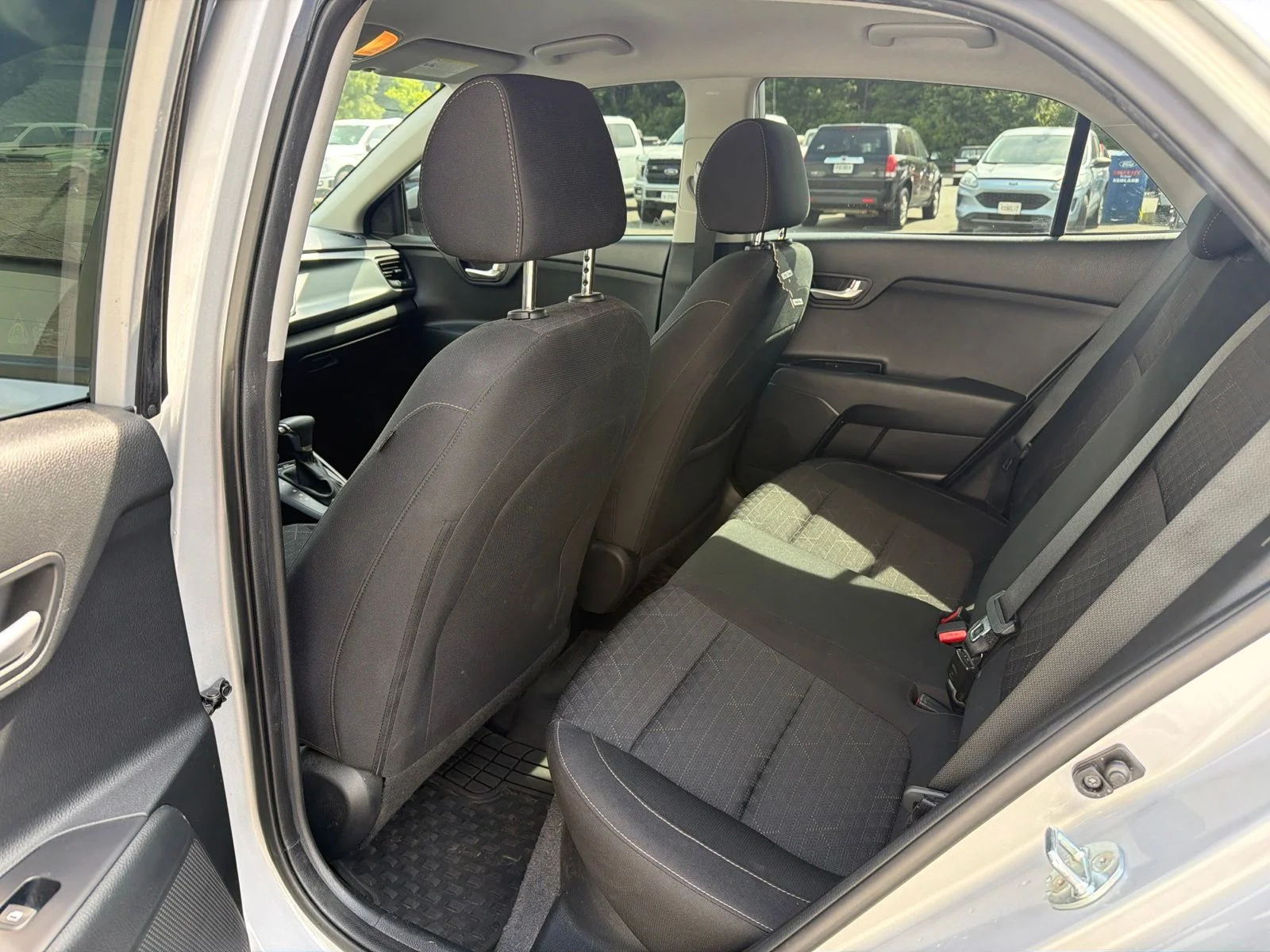 Used 2022 Silver Kia S image 7