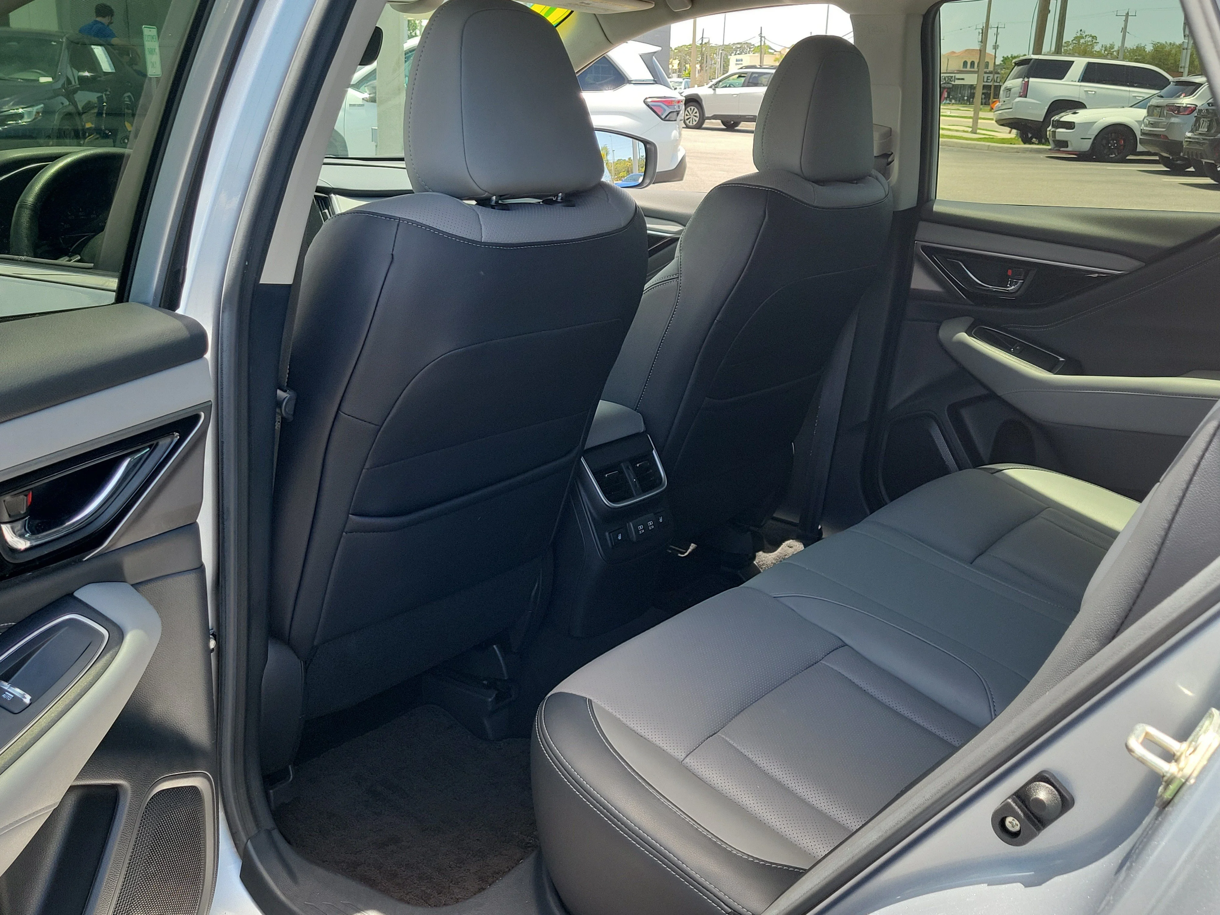 Used 2020 Ice Silver Metallic Subaru Limited image 14
