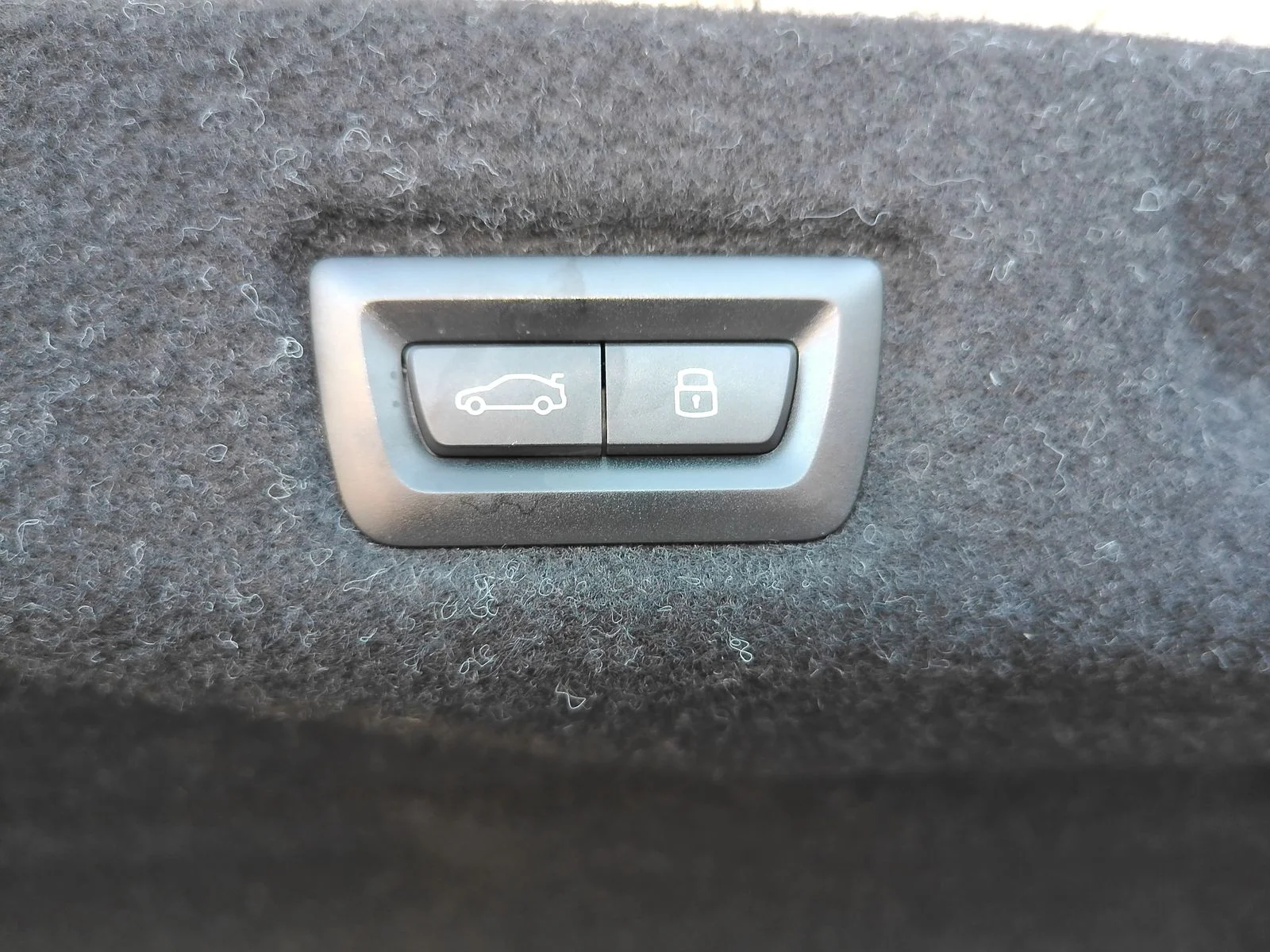 Used 2024 White BMW 530i xDrive image 41