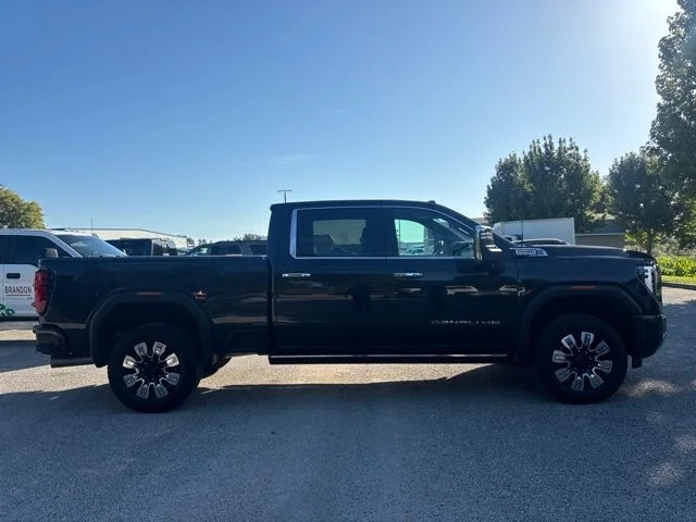 Used 2025 Silver GMC Denali image 4