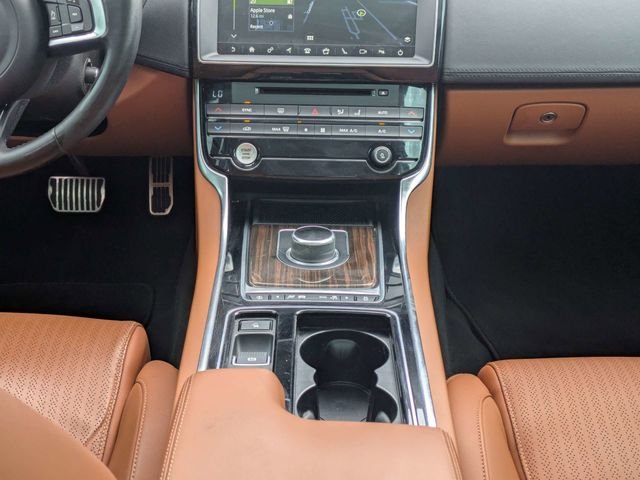 Used 2019 Silver Jaguar 30t Portfolio image 18