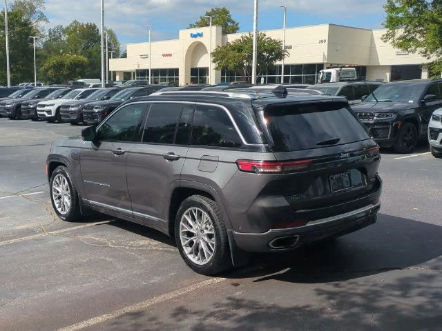 Used 2022 Gray Jeep Summit 4xe image 3