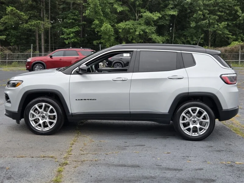 Used 2025 Silver Zynith Metallic Clearco JEEP LIMITED image 2